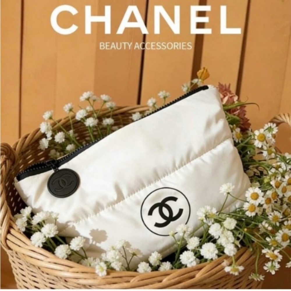 Chanel Makeup Bag - Picture 3 of 5